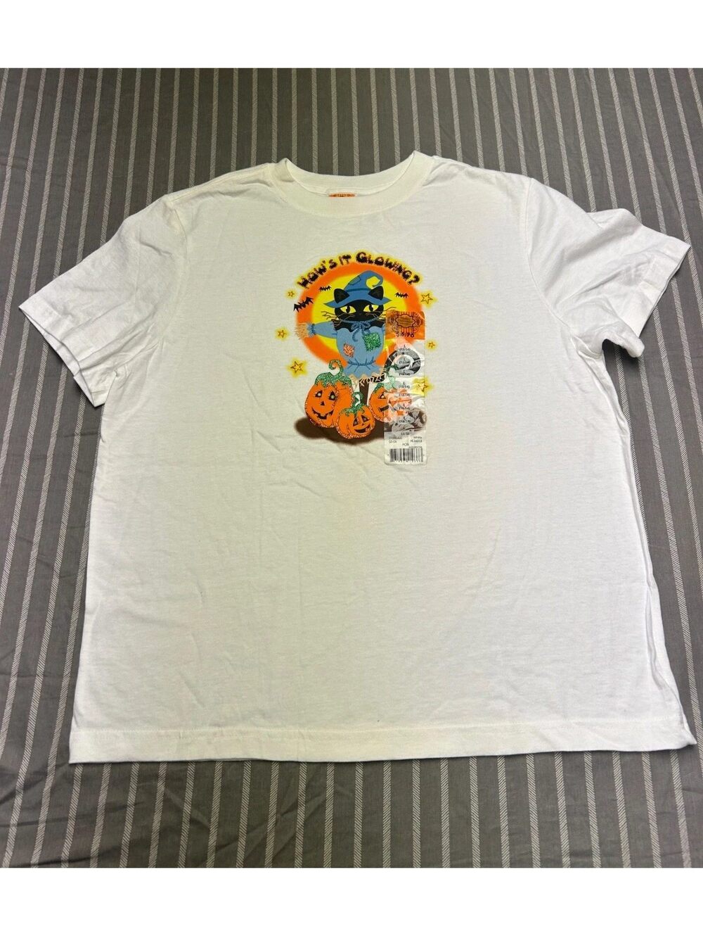 Happy Halloween graphic t-shirt Women's Large NWT